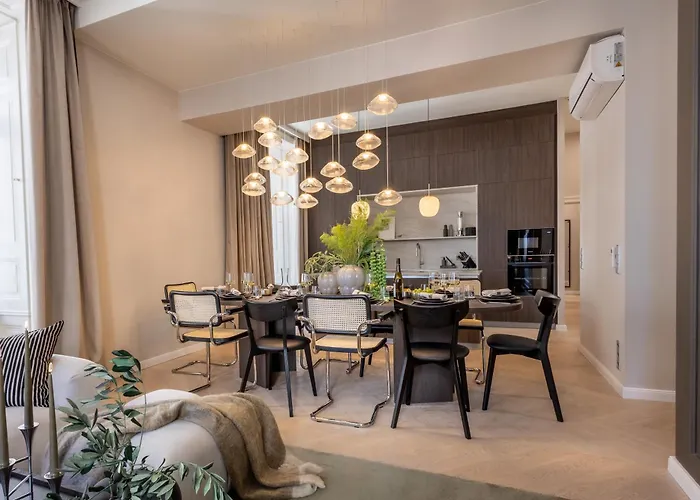 Luxury For 10 In Prime Location *
